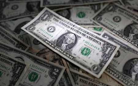 Dólar cai para R$ 5,80 e Ibovespa sobe após Carnaval