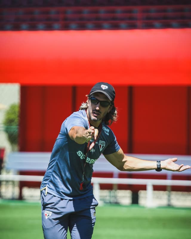 Zubeldía remodela defesa do São Paulo para nova fase