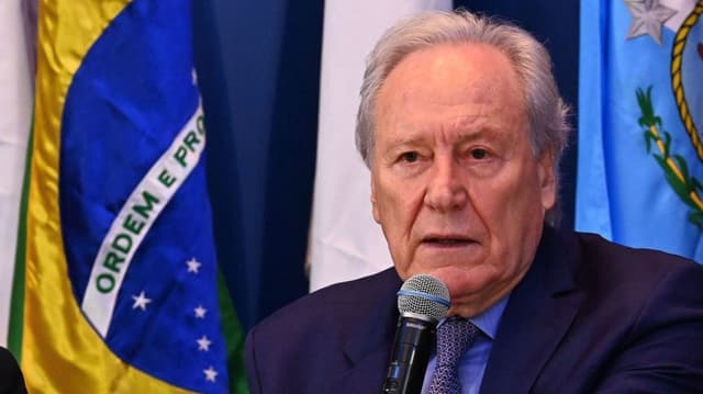 Lewandowski Sob Pressão para Pedir Desculpas à Polícia