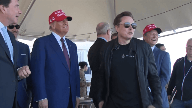 Trump anuncia compra de novo Tesla para apoiar Musk
