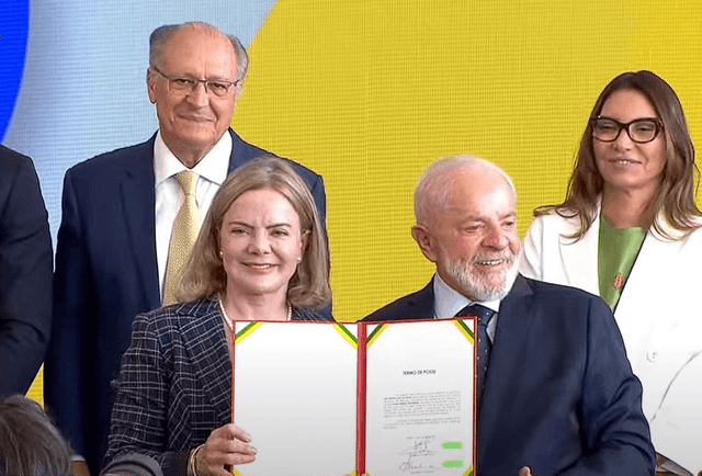 Discurso de Padilha e Gleisi reflete estratégia do governo Lula