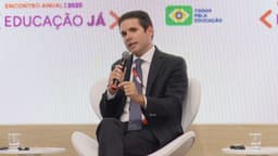 Hugo Motta elogia Gleisi Hoffmann como ministra