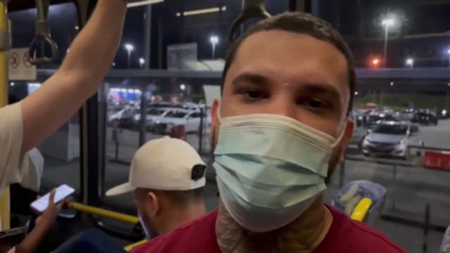 Brasileiros deportados relatam humilhações e sofrimento nos EUA