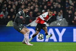 Goleiro do Milan comete falha grave em jogo da Champions