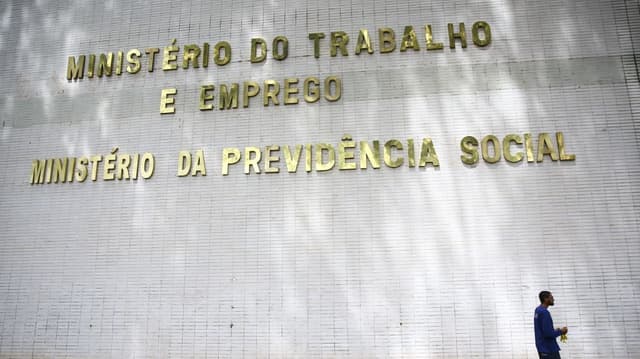 Deputados cobram esclarecimentos sobre caso Previ