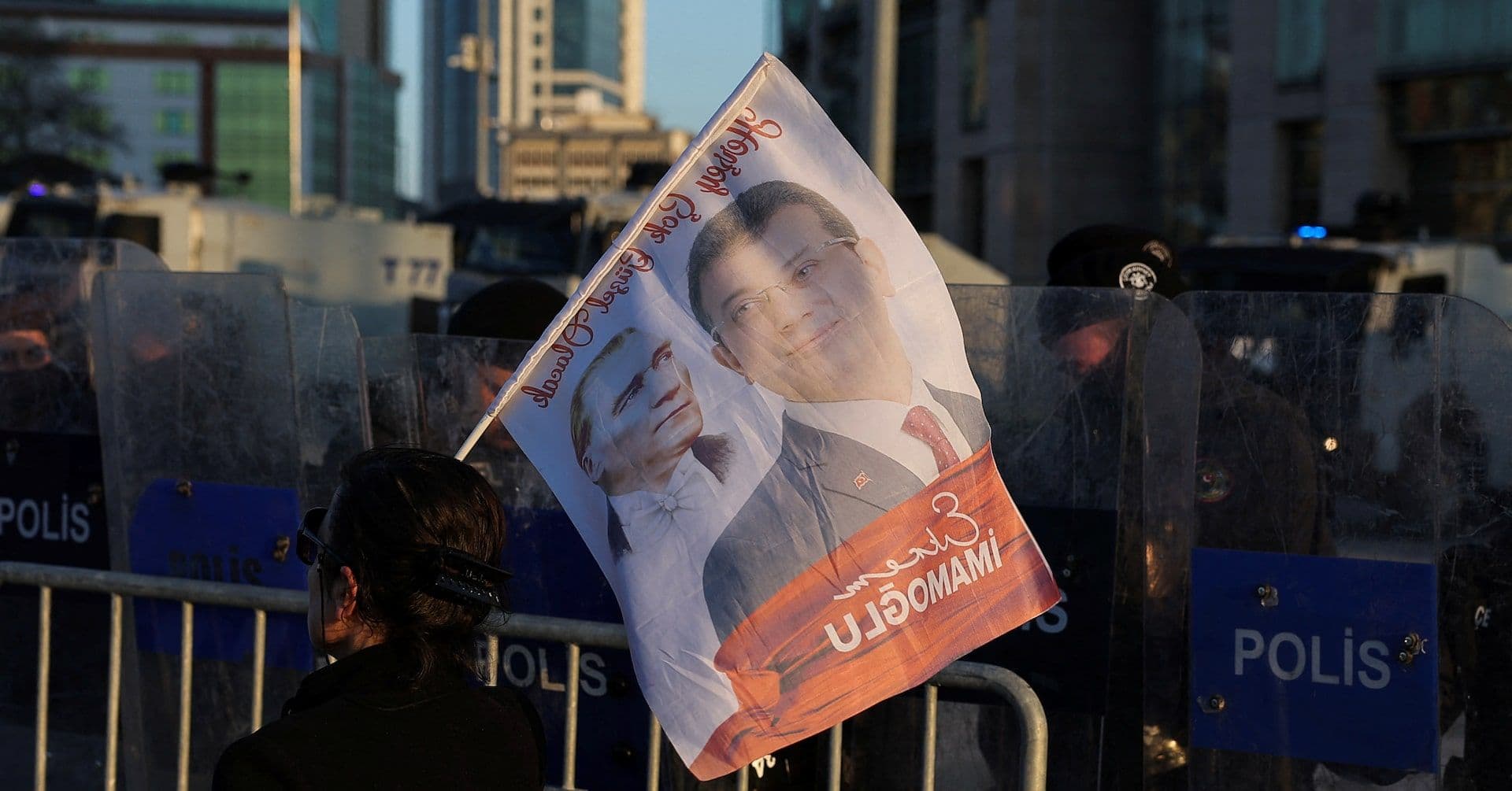 Prisão de Prefeito de Istambul Agita Política Turca