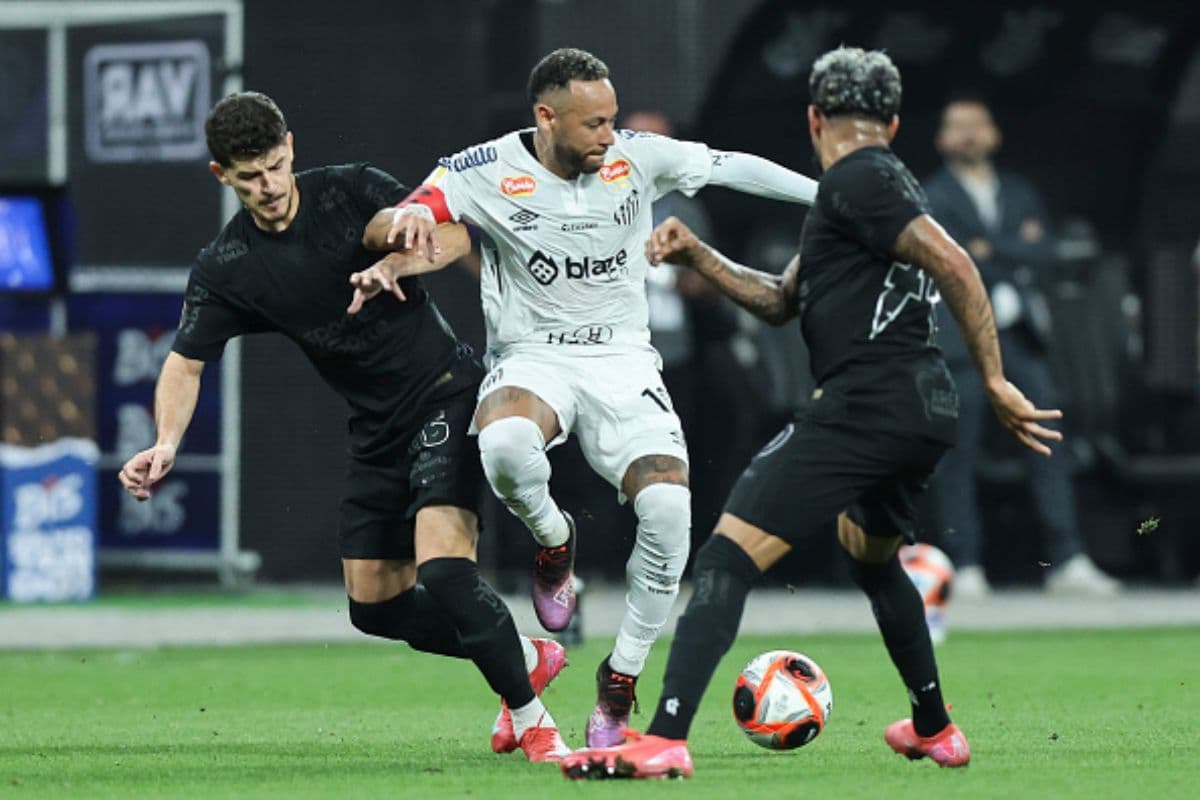 Corinthians supera Santos com gols de Yuri Alberto
