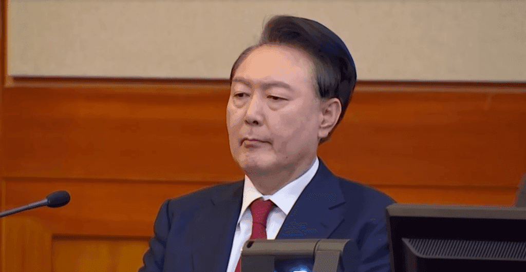 Yoon Suk Yeol é acusado de ditadura no impeachment