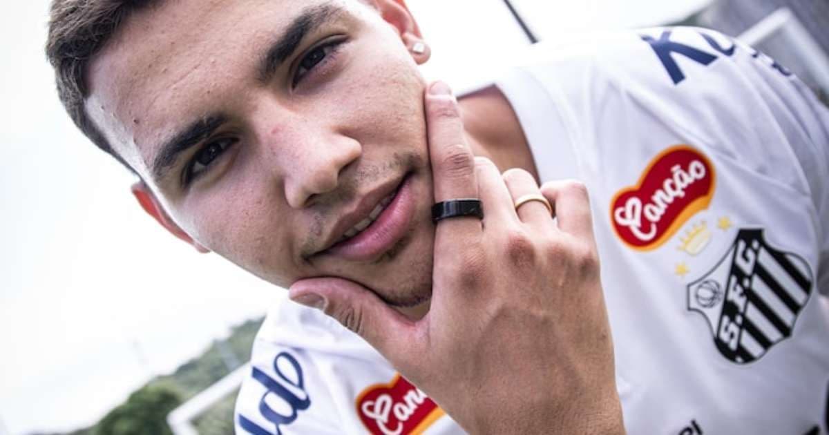 Santos anuncia retorno de Deivid Washington ao elenco