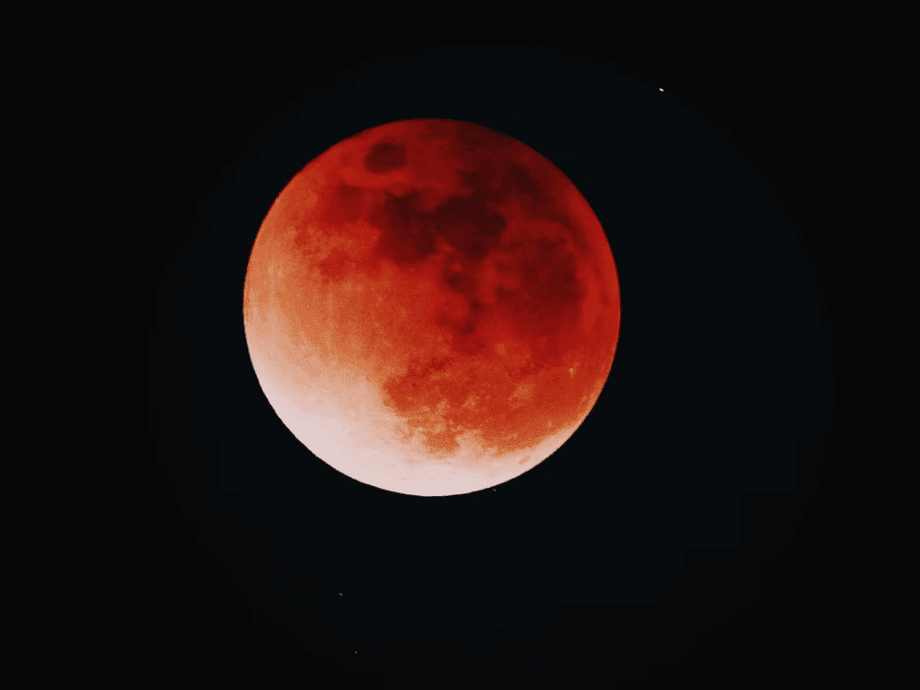 Eclipse Lunar Total com Lua de Sangue no Brasil