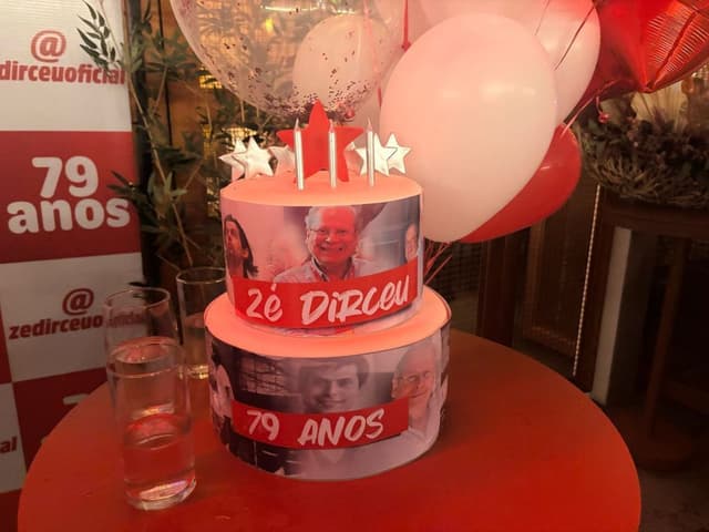 Aniversário de José Dirceu reúne autoridades em Brasília