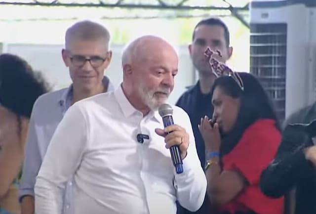 Lula critica uso de celulares para disseminar fake news