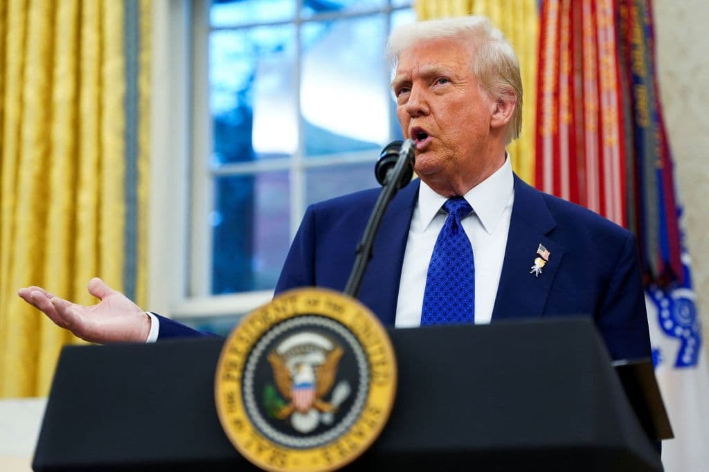 Trump assina ordens para limitar financiamento a imigrantes