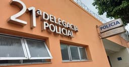 Mulher atropela crianças com carro roubado e é presa