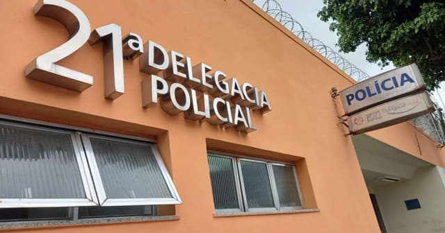 Mulher atropela crianças com carro roubado e é presa