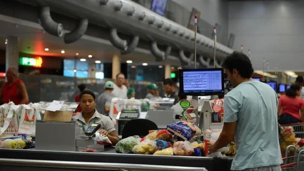 Governo avalia novas medidas para reduzir preços de alimentos