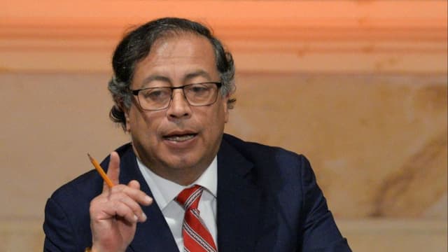 Gustavo Petro pede mudanças em seu ministério
