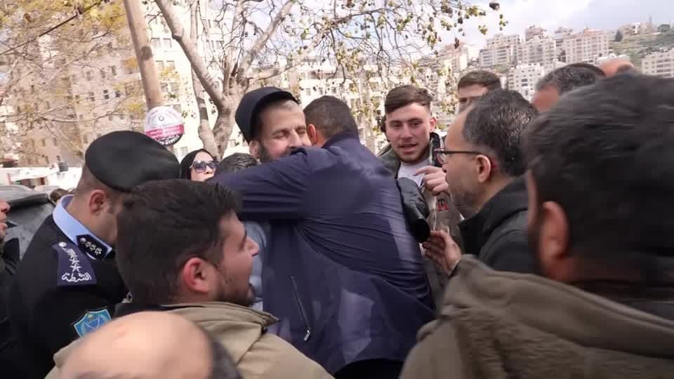 Israel libera quase 200 prisioneiros palestinos