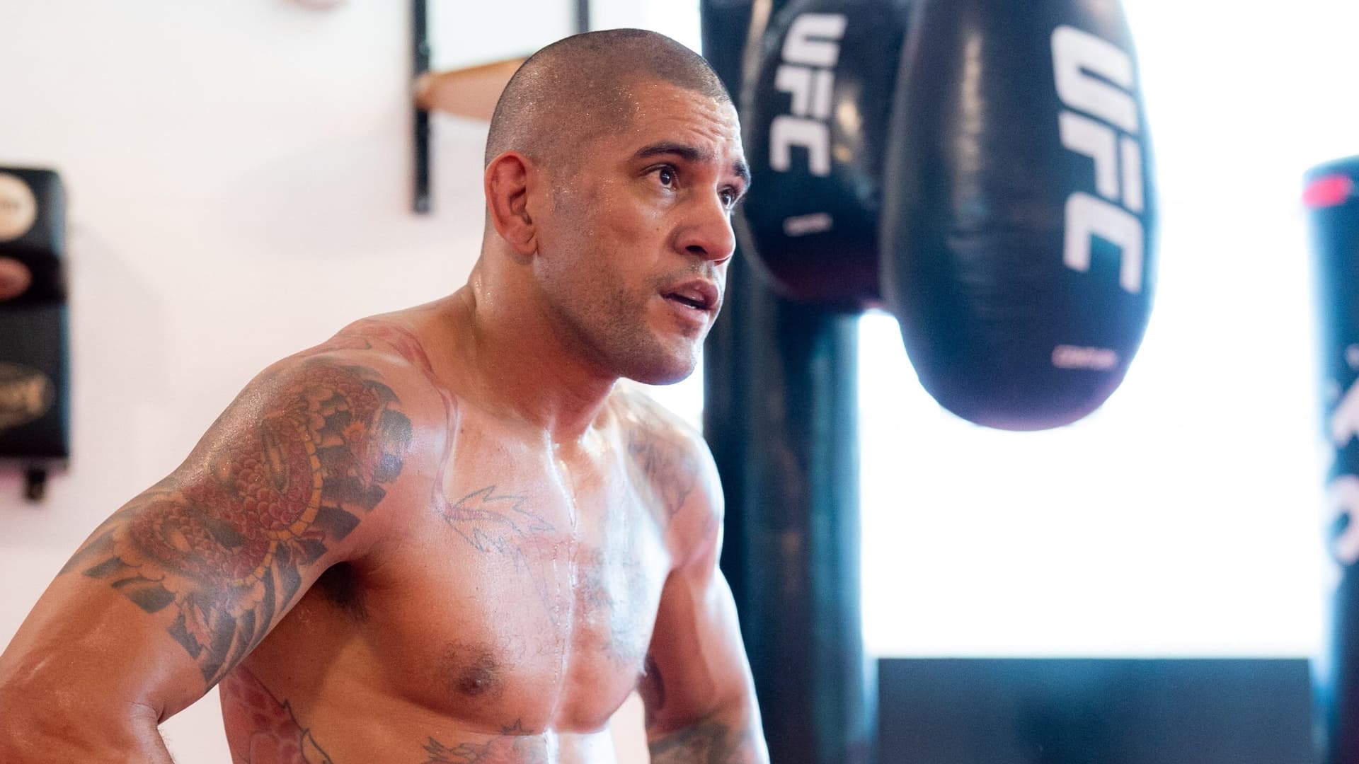 Alex Poatan promete mudanças após derrota no UFC 313