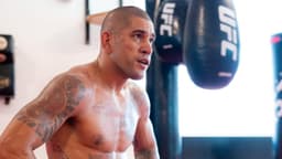 Alex Poatan promete mudanças após derrota no UFC 313