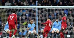 Liverpool vence Manchester City e lidera Premier League
