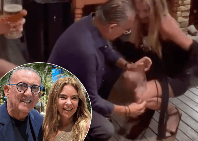 Galvão Bueno se diverte em festa com a esposa