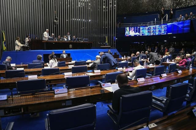 Mudança na Inelegibilidade de Políticos No Senado