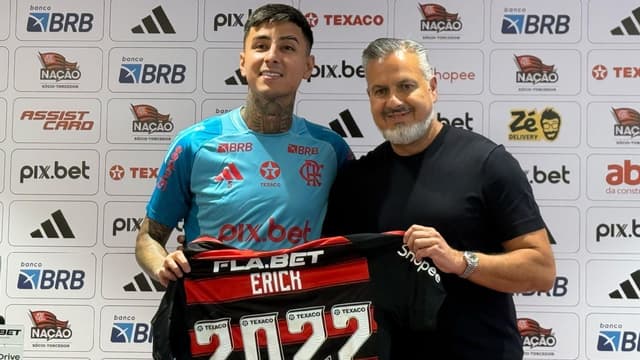 Flamengo renova contrato de Pulgar até 2027