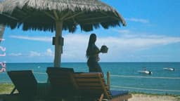 Iza exibe álbum de férias em biquíni após maternidade