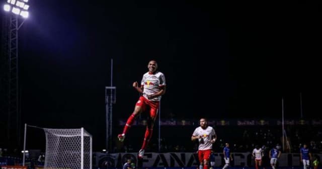Bragantino avança emocionante na Copa do Brasil