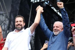 Convite de Lula para Boulos gera divisão no PSOL