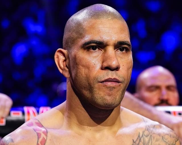 Poatan fala sobre derrota e planeja revanche com Ankalaev