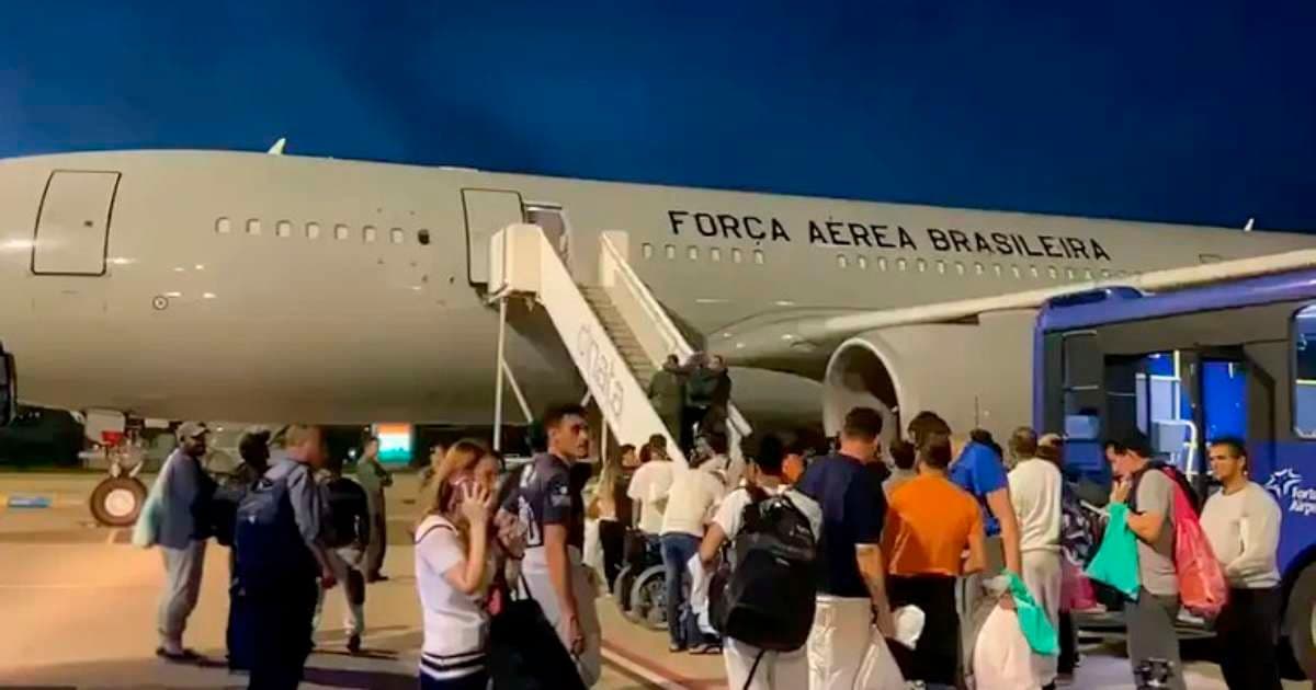 Repatriados dos EUA aterrissam em Fortaleza; dois são presos