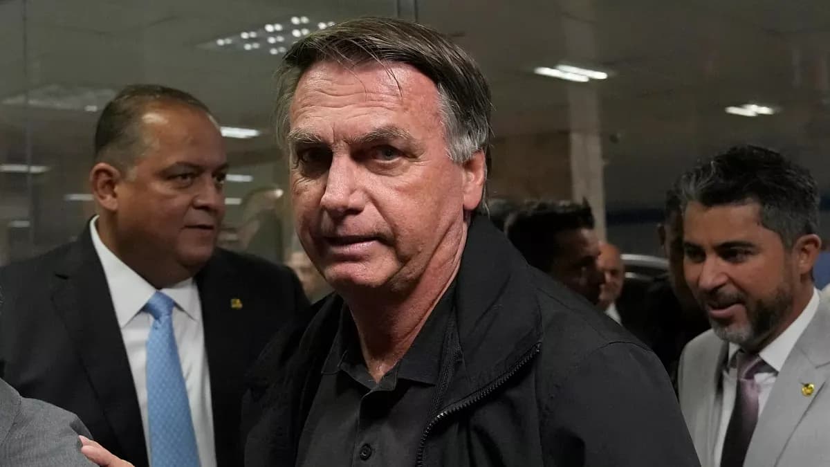 Bolsonaro comenta denúncia e fala sobre prisão