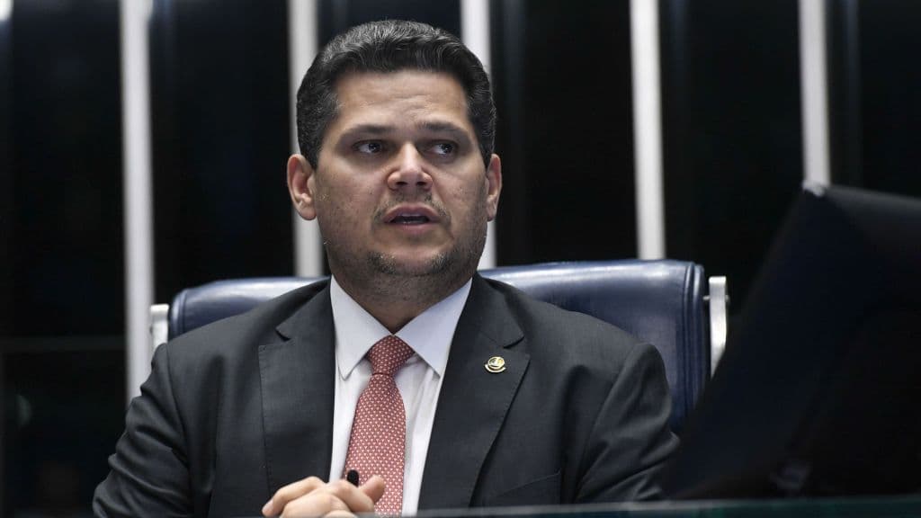 Alcolumbre pode denunciar Gayer após ataques a Gleisi