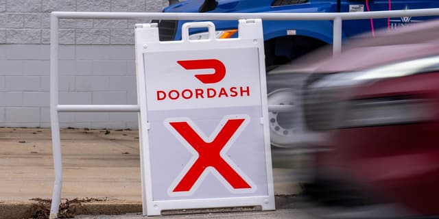 DoorDash vai pagar milhões a entregadores por gorjetas