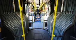 Ônibus elétrico articulado inicia testes na Restinga