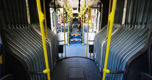 Ônibus elétrico articulado inicia testes na Restinga