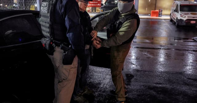 Agentes Federais Redirecionados para Imigração de Trump