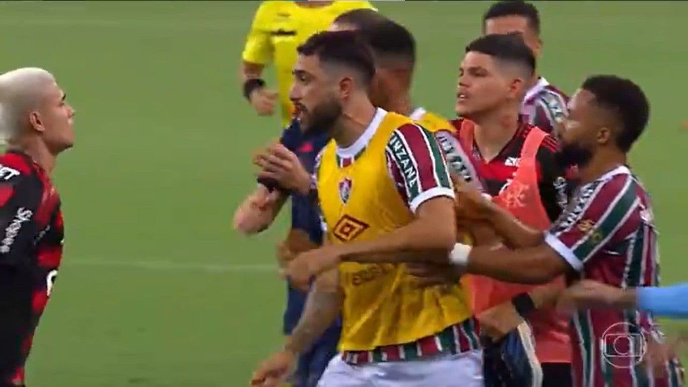 Freytes do Fluminense expulso por golpear Luiz Araújo