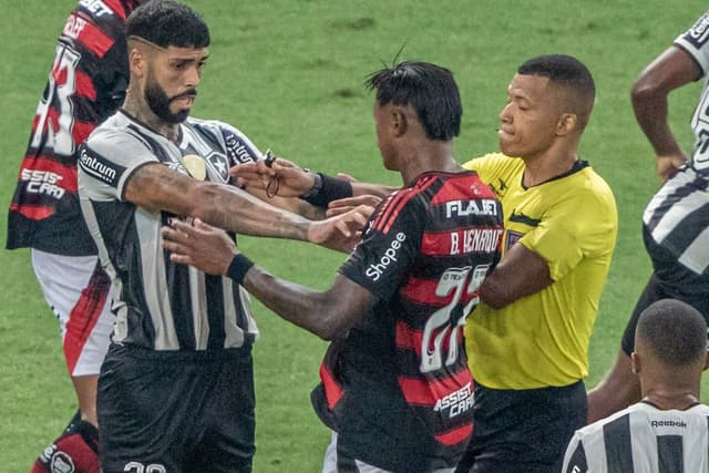 Punições para Barboza, Cleiton e Gerson no Carioca