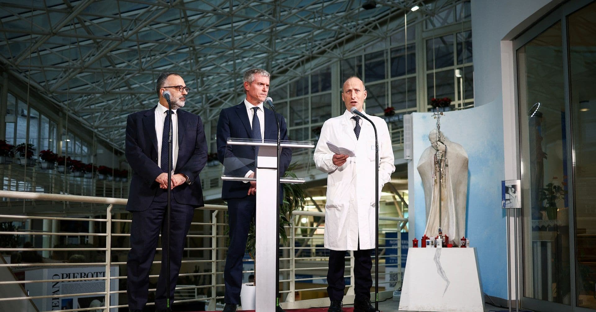 Papa Francisco Recebe Alta do Hospital Após Pneumonia