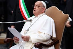 Papa Francisco hospitalizado para tratamento de bronquite