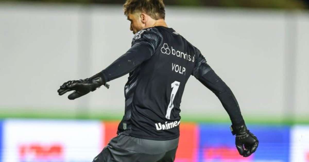 Volpi celebra nascimento da filha e vitória na Copa do Brasil