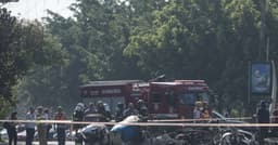 Avião cai em São Paulo e causa explosão em ônibus