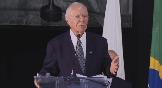 Sarney destaca lealdade das Forças Armadas às instituições