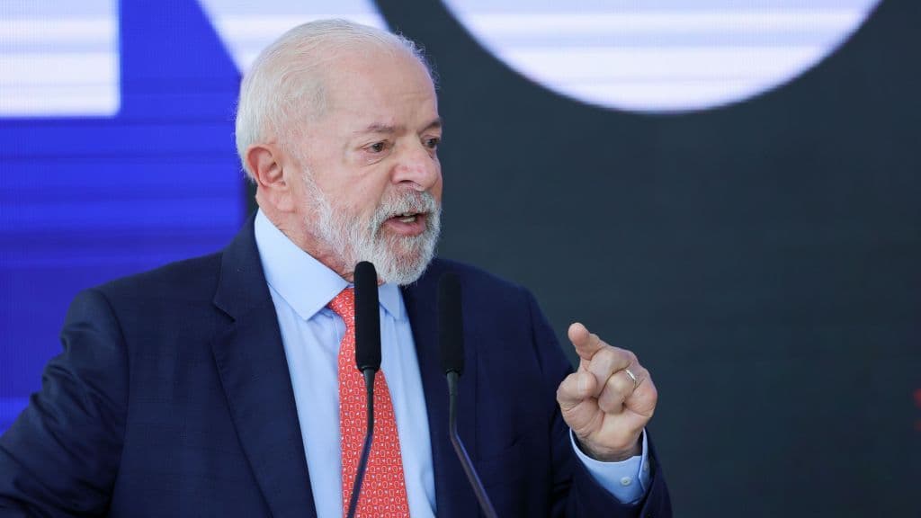 Lula no Japão: Viagem Impulsiona Reforma Ministerial